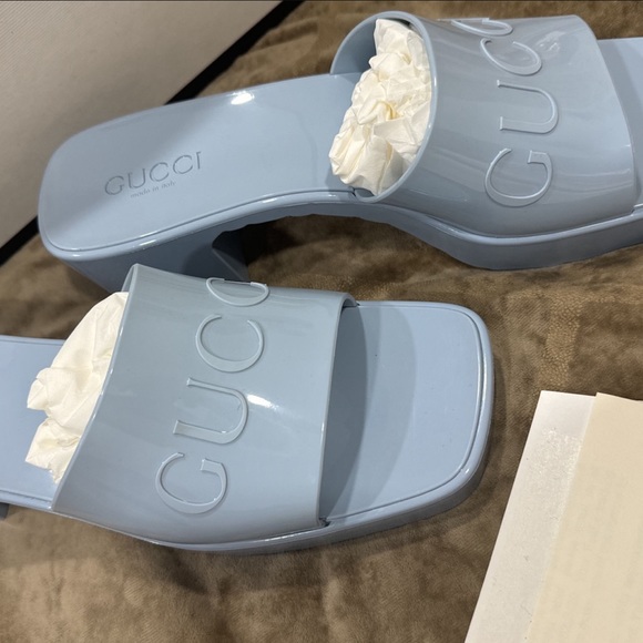New - Authentic Gucci Rubber Slide - Size 42 - Picture 3 of 4
